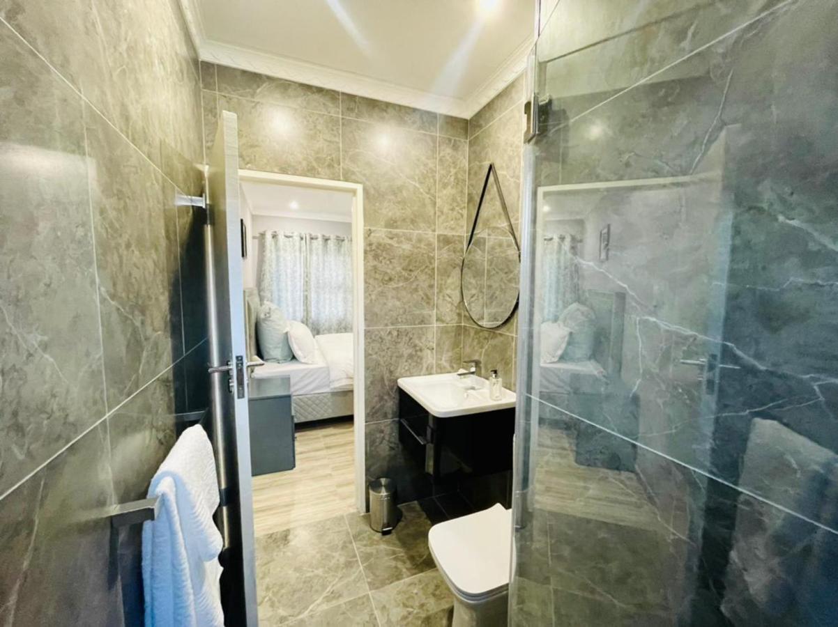 Cozier Glitz Villa Cape Town Eksteriør bilde