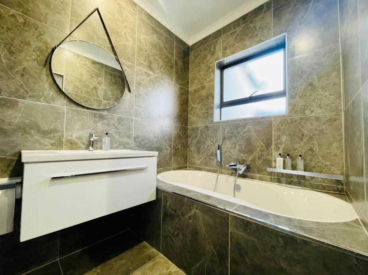 Cozier Glitz Villa Cape Town Eksteriør bilde
