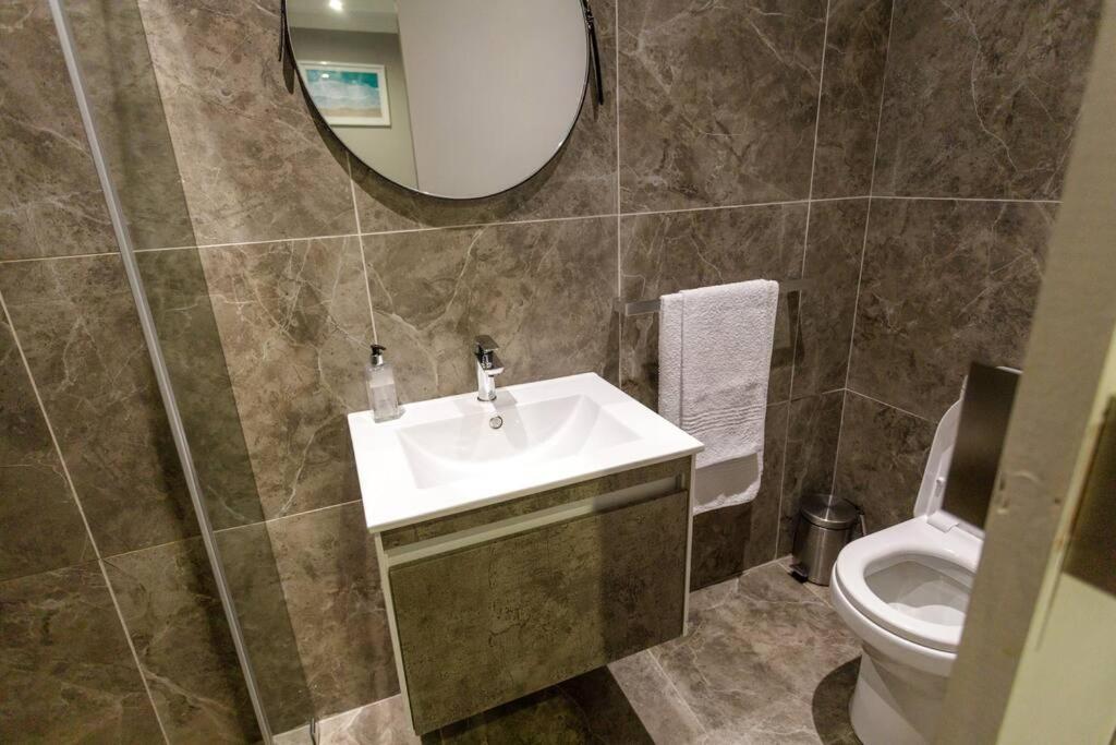 Cozier Glitz Villa Cape Town Eksteriør bilde