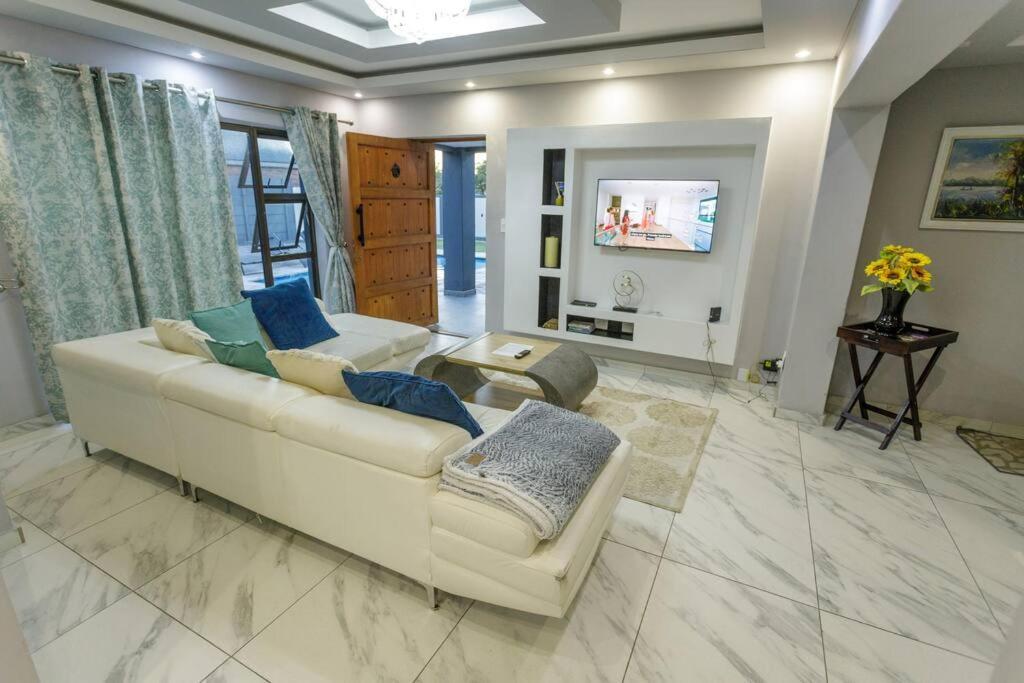 Cozier Glitz Villa Cape Town Eksteriør bilde