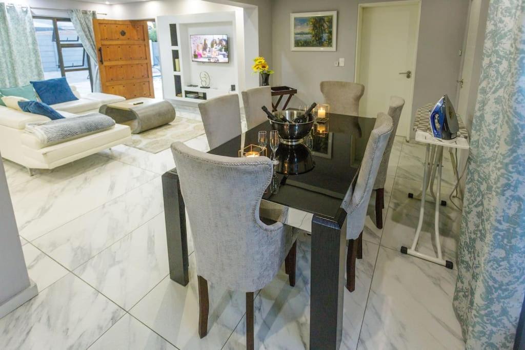 Cozier Glitz Villa Cape Town Eksteriør bilde